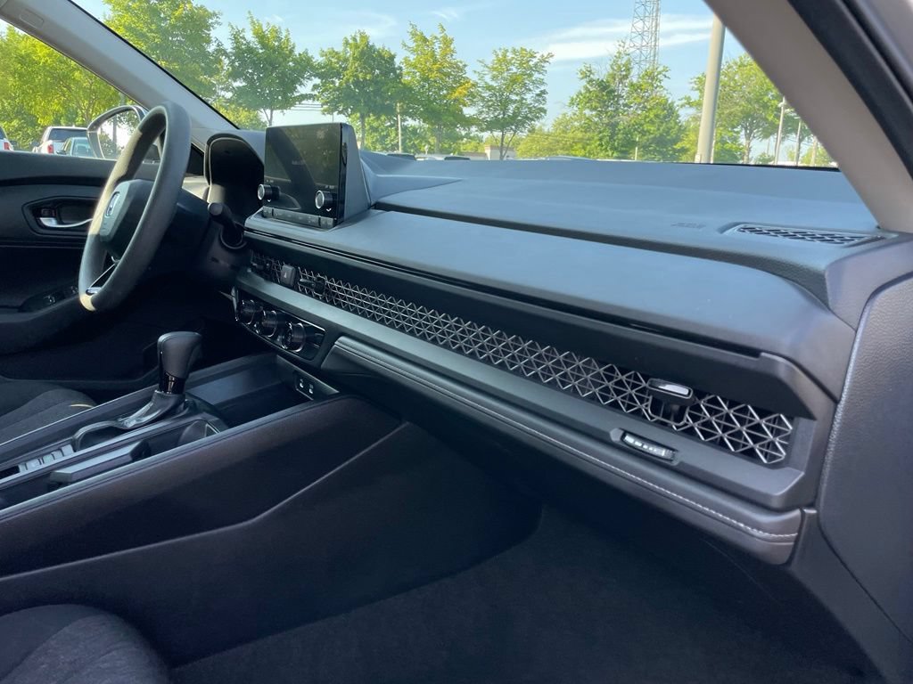 Certified 2025 Honda Accord LX image 33