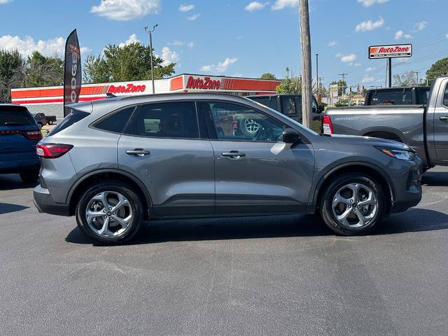 Used 2025 Ford Escape ST-Line AWD/4WD image 2