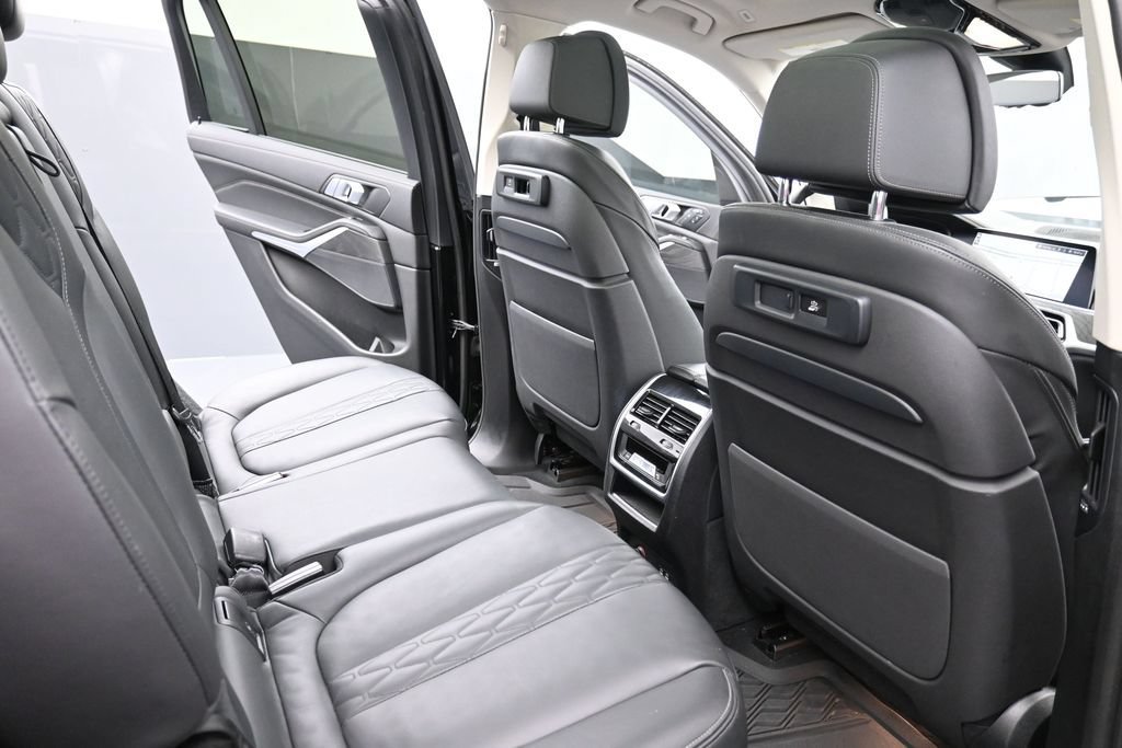 Used 2022 BMW X7 xDrive40i w/ Executive Package AWD/4WD image 20