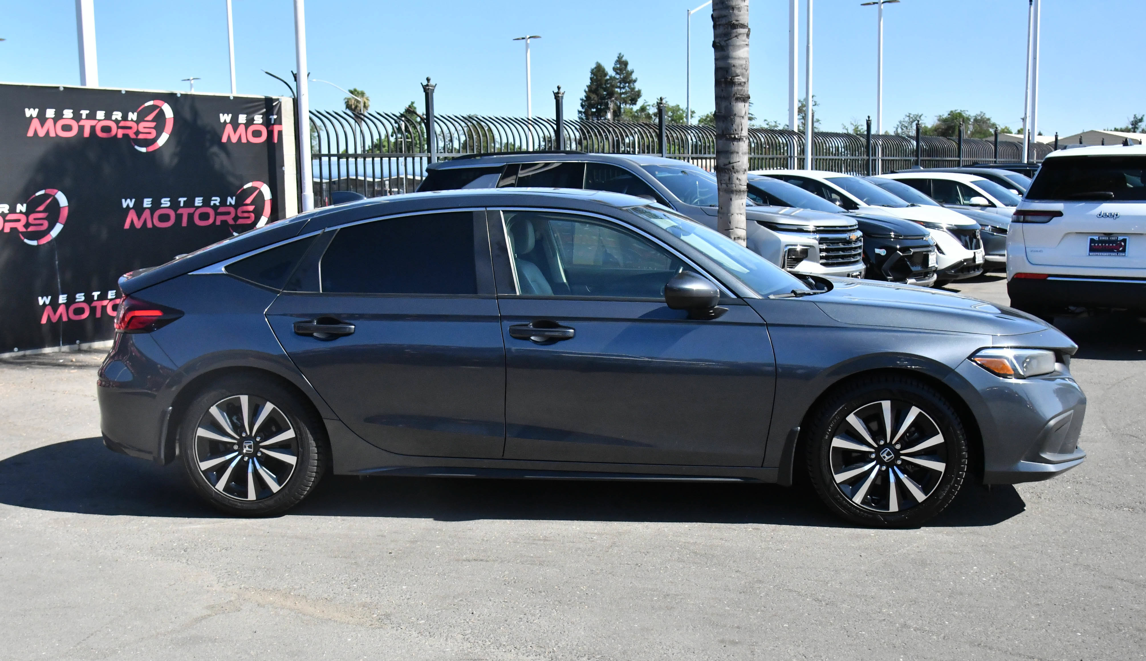 Used 2024 Honda Civic EX-L image 9