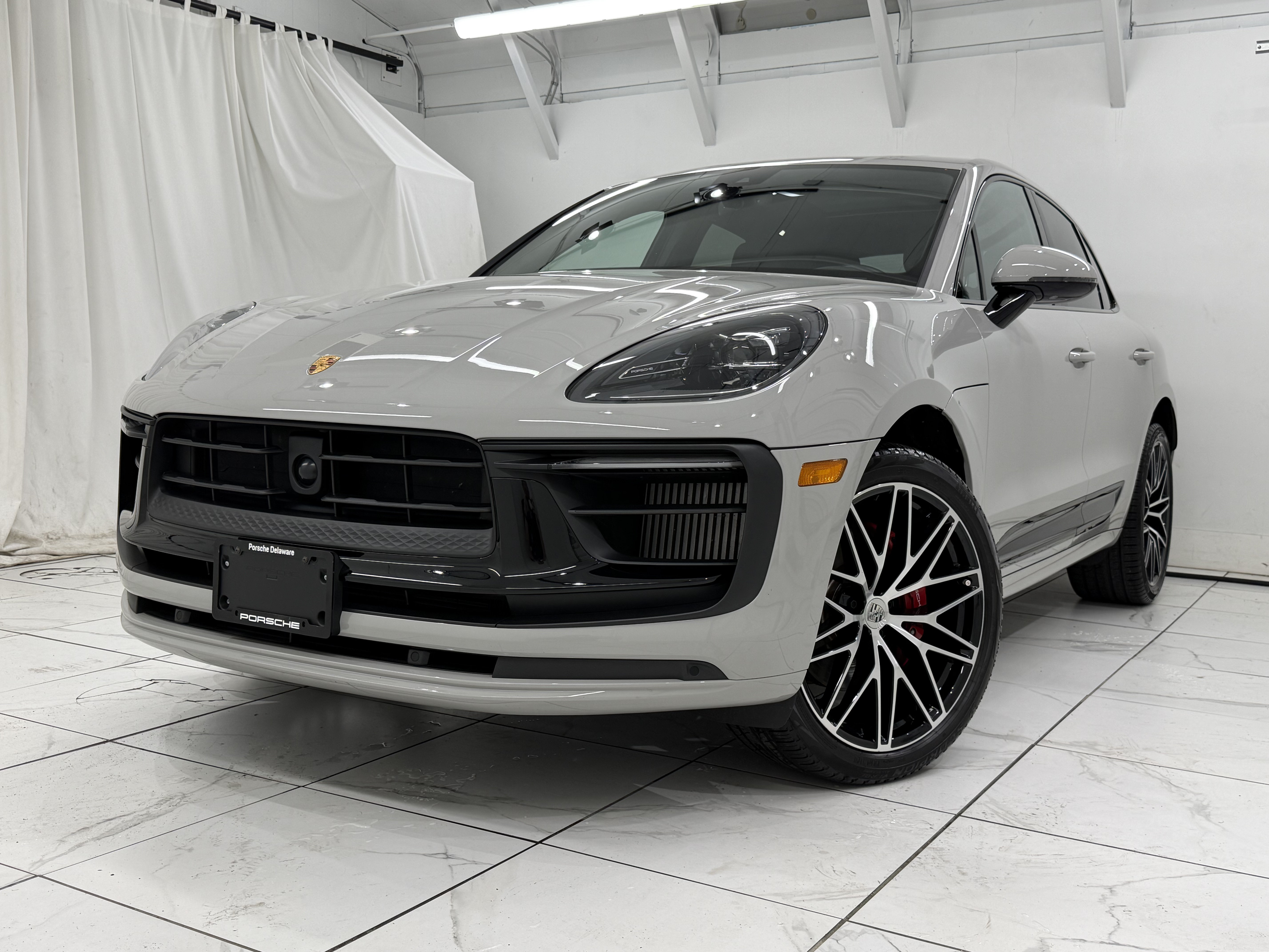 Certified 2023 Porsche Macan S AWD/4WD image 8