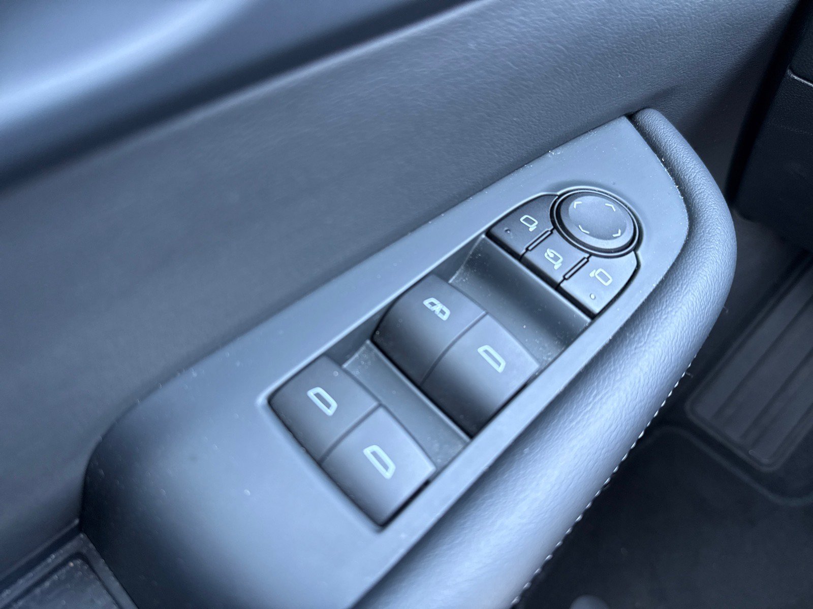 Used 2025 Buick Enclave Preferred image 26