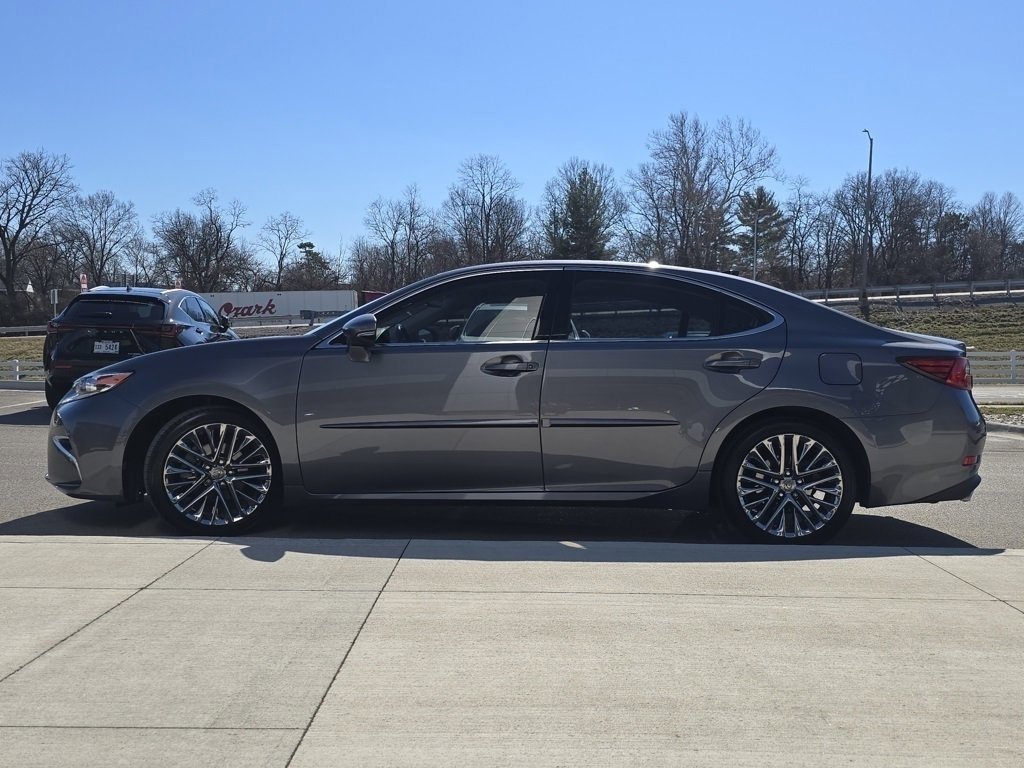 Used 2016 Lexus ES 350 w/ Ultra Luxury Package image 22