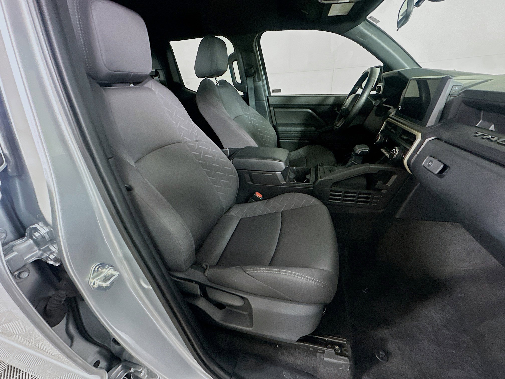 Used 2025 Toyota Tacoma SR image 28