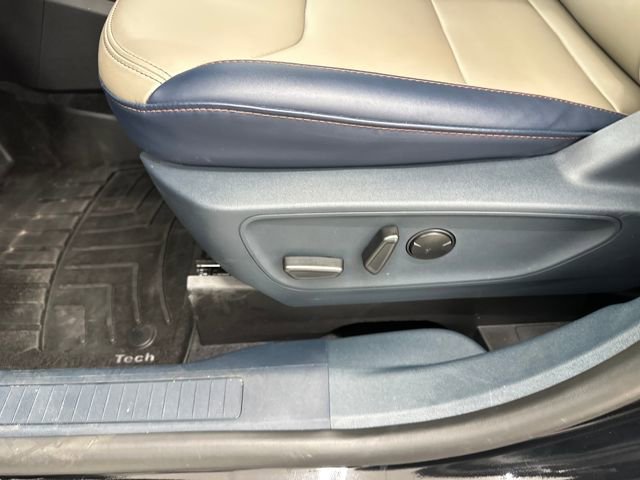 Used 2025 Ford Maverick Lariat w/ 4K Tow Package image 31