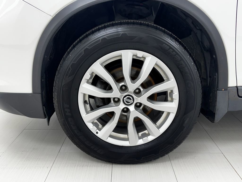 Used 2017 Nissan Rogue SV image 40