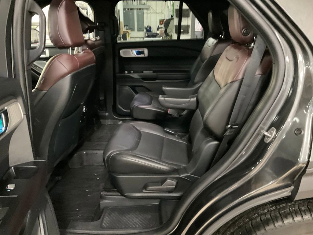 Used 2020 Ford Explorer Platinum w/ Premium Technology Package image 25