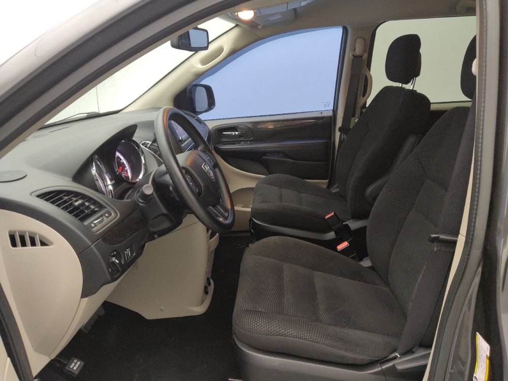 Used 2020 Dodge Grand Caravan SE w/ UConnect Hands-Free Group image 17