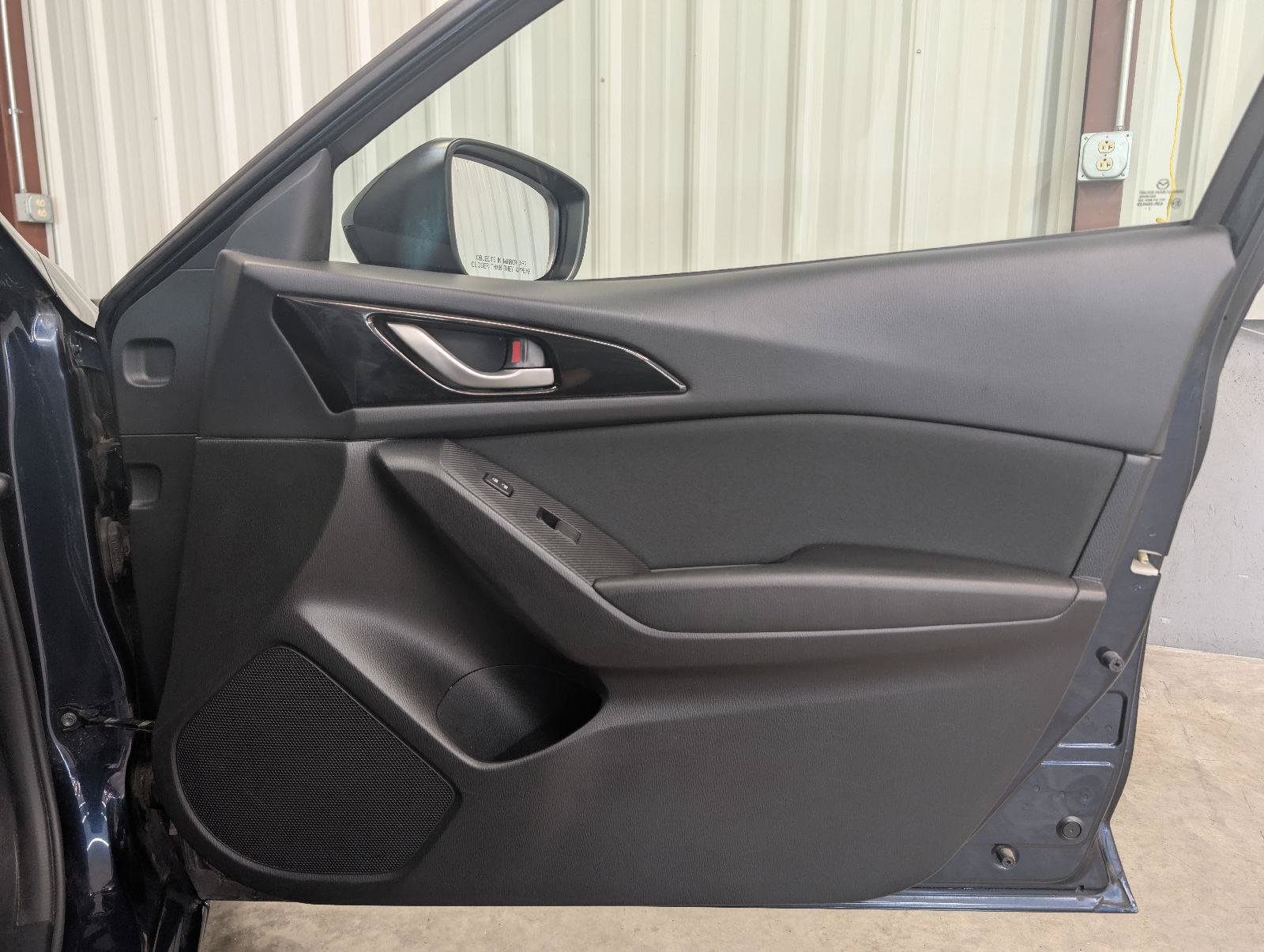 Used 2014 MAZDA MAZDA3 i Sport FWD image 31
