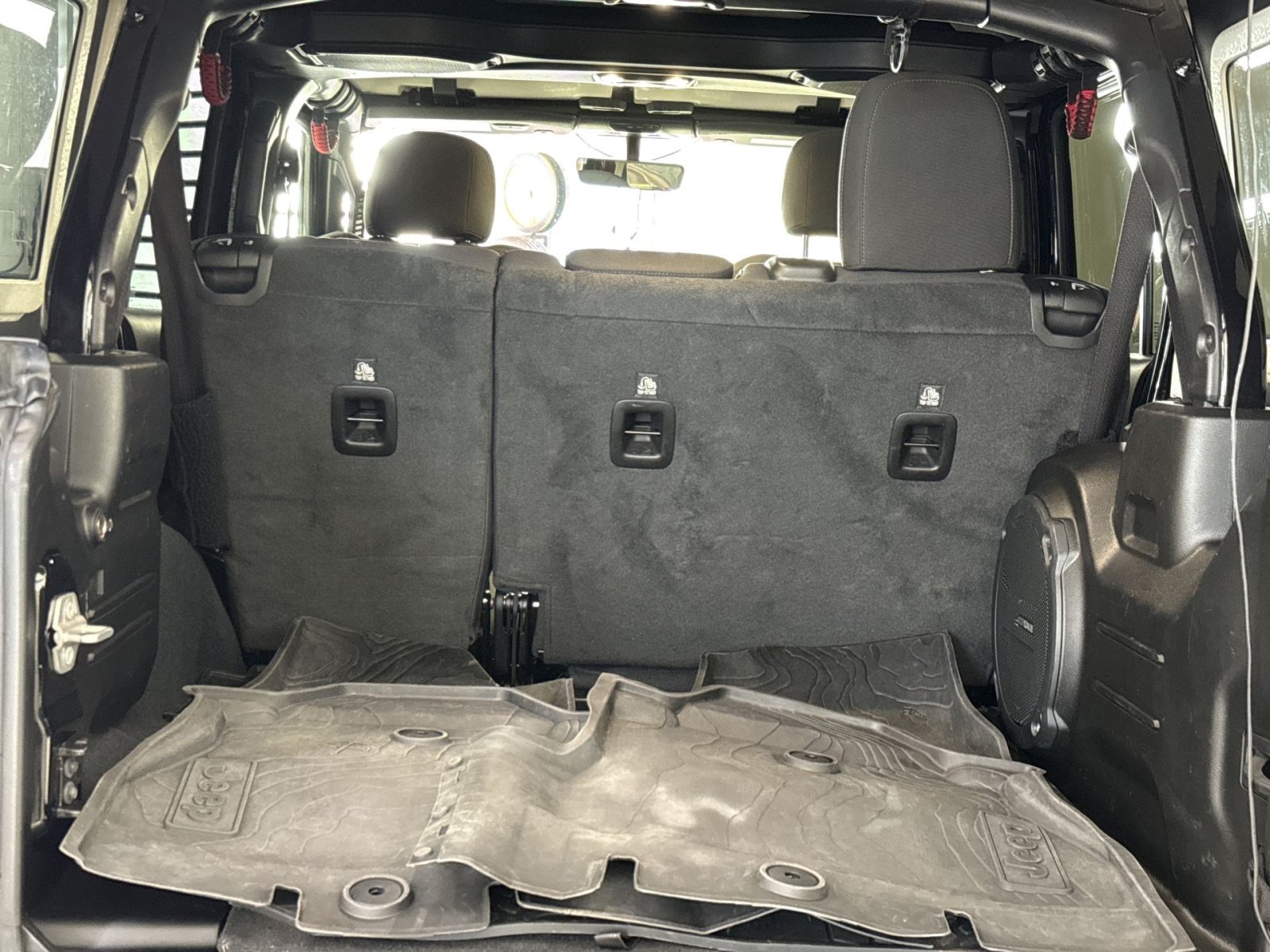 Used 2022 Jeep Wrangler Unlimited Rubicon w/ Cold Weather Group AWD/4WD image 28