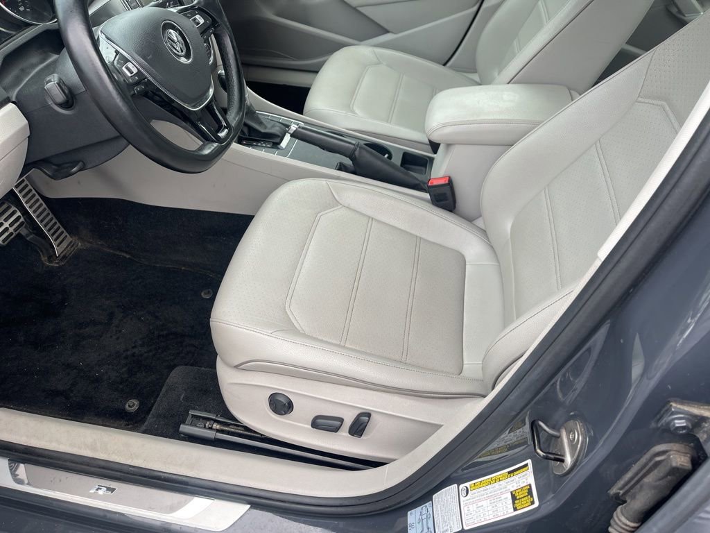 Used 2016 Volkswagen Passat 1.8T R-Line image 14