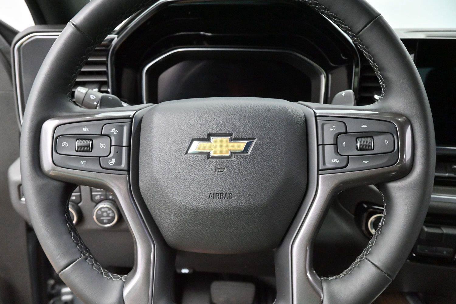Used 2025 Chevrolet Silverado 1500 High Country w/ Technology Package AWD/4WD image 16