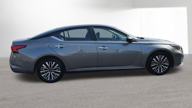 Used 2025 Nissan Altima 2.5 SV image 10