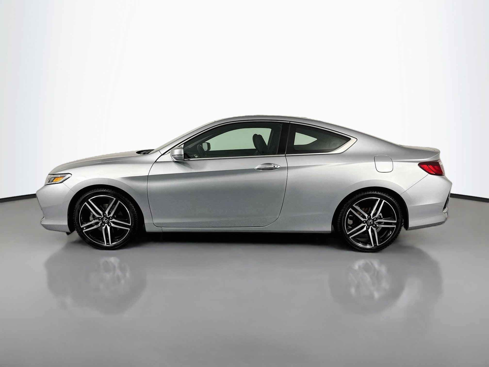 Used 2017 Honda Accord Touring image 8
