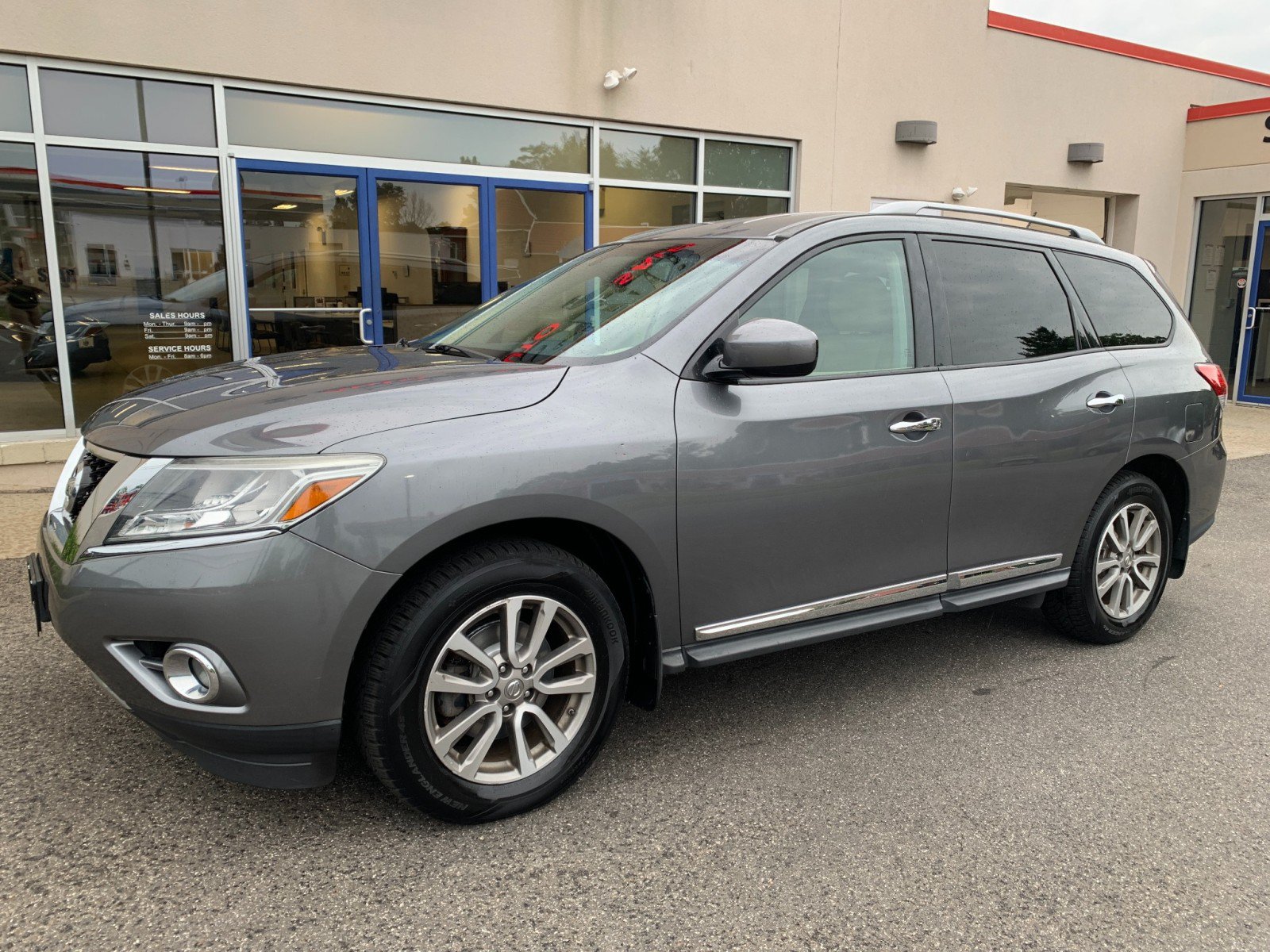 Used 2016 Nissan Pathfinder SL AWD/4WD image 1