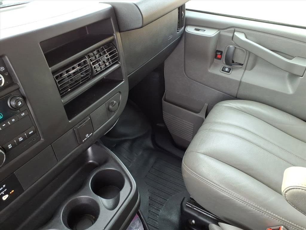 Used 2016 GMC Savana 2500 image 27
