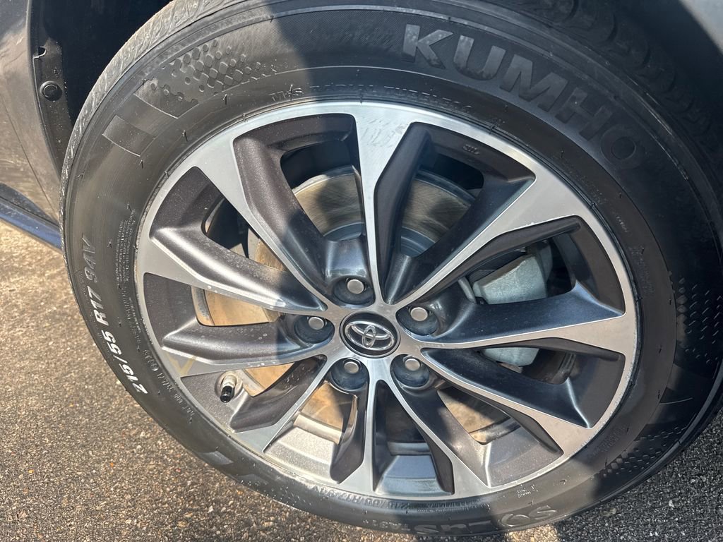 Used 2017 Toyota Avalon XLE Premium image 38