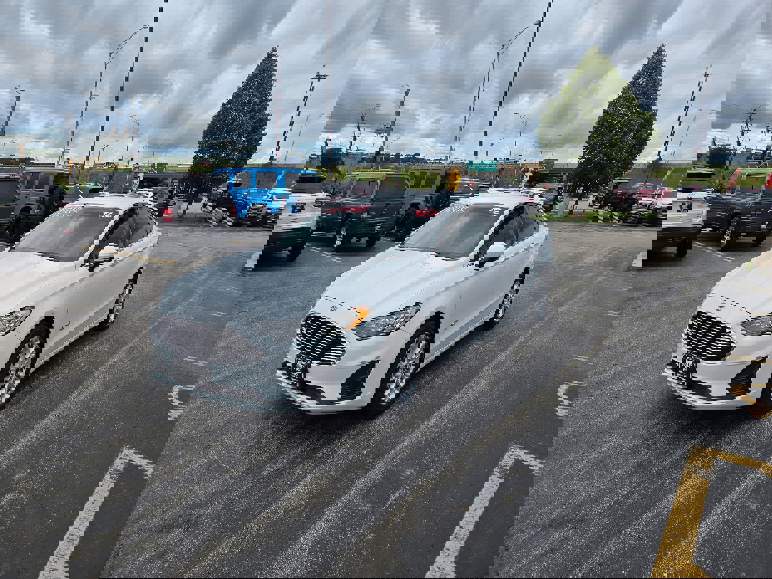 Used 2019 Ford Fusion SE image 3