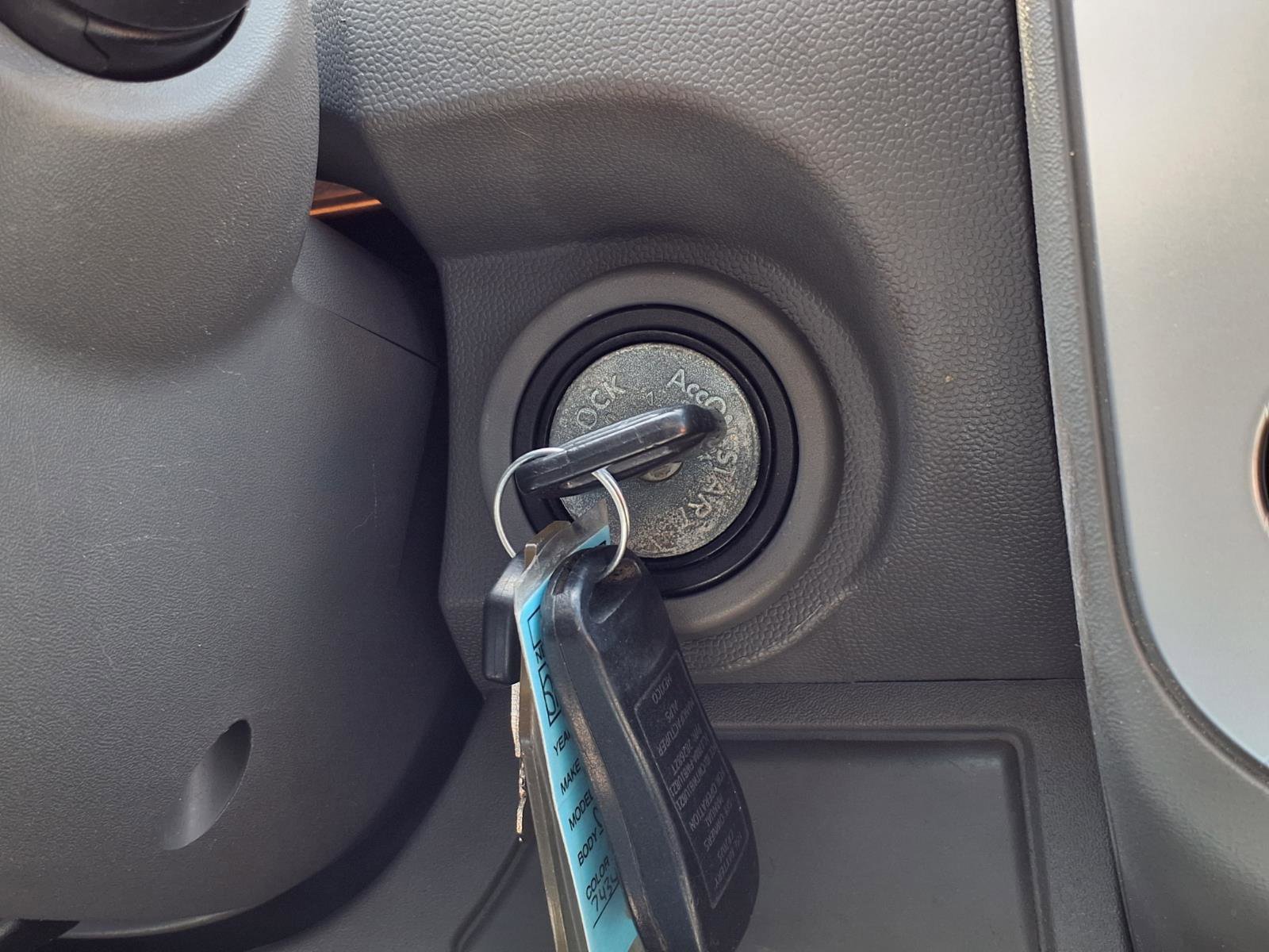 Used 2018 Nissan Frontier SV image 11