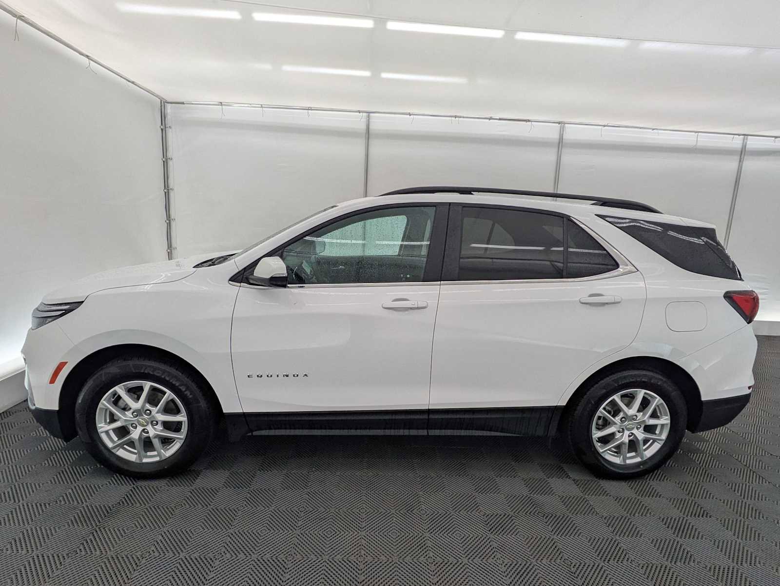 Used 2024 Chevrolet Equinox LT AWD/4WD image 3