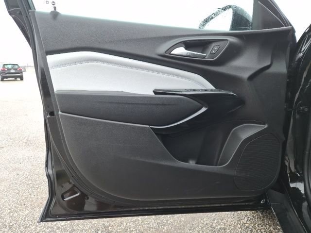 Used 2025 Chevrolet Trax LT w/ Driver Confidence Package image 12