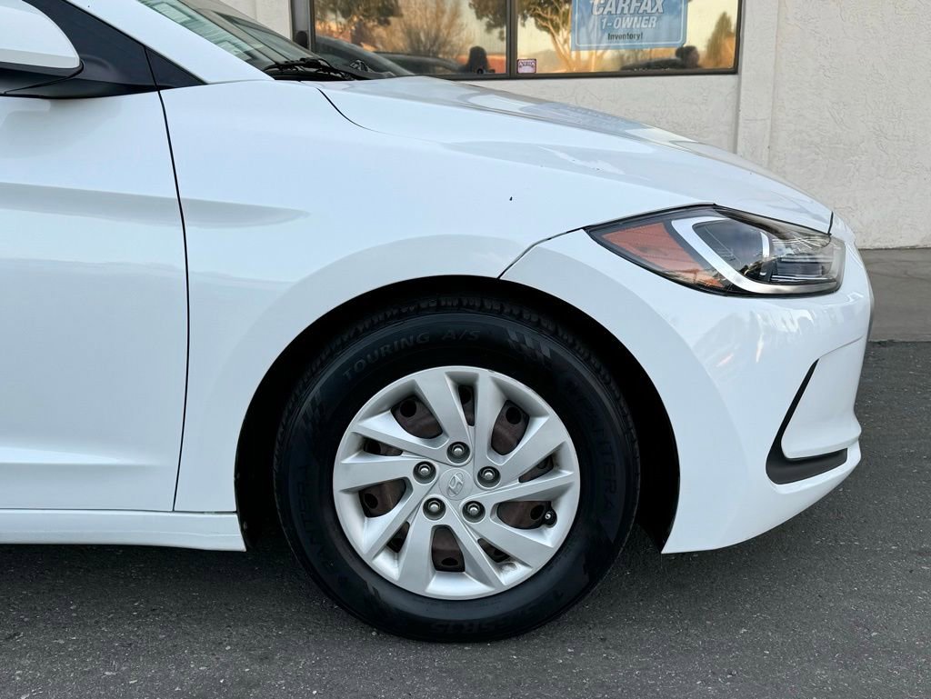 Used 2017 Hyundai Elantra SE image 2