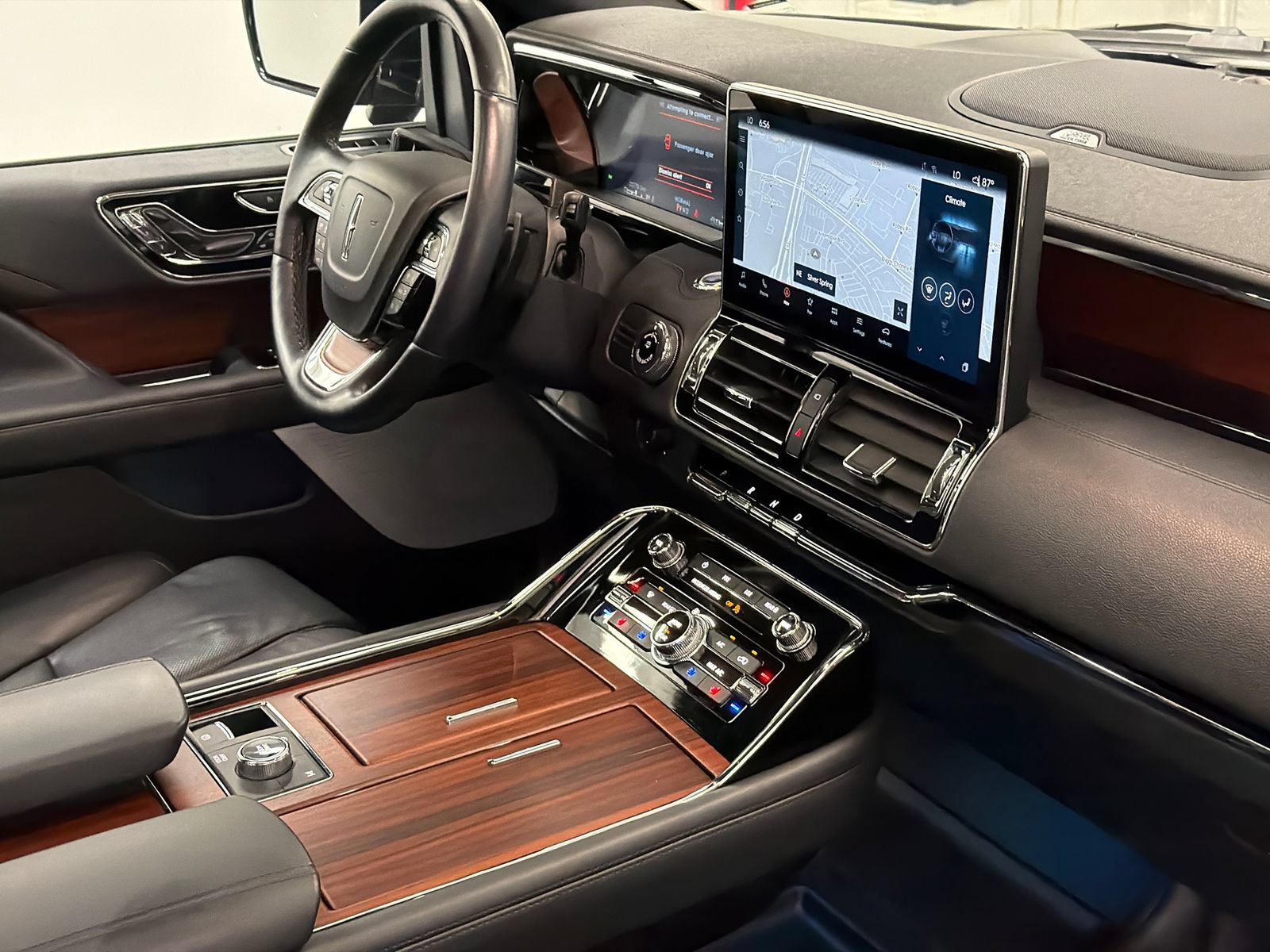 Used 2023 Lincoln Navigator Reserve AWD/4WD image 11