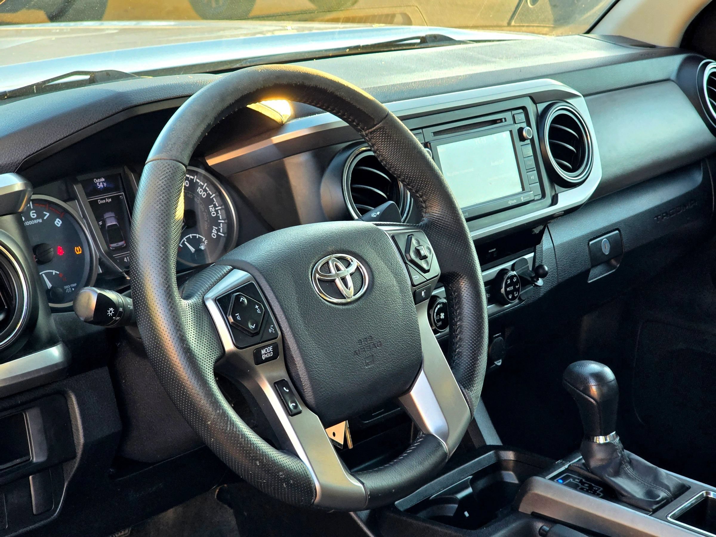 Used 2016 Toyota Tacoma SR5 AWD/4WD image 11