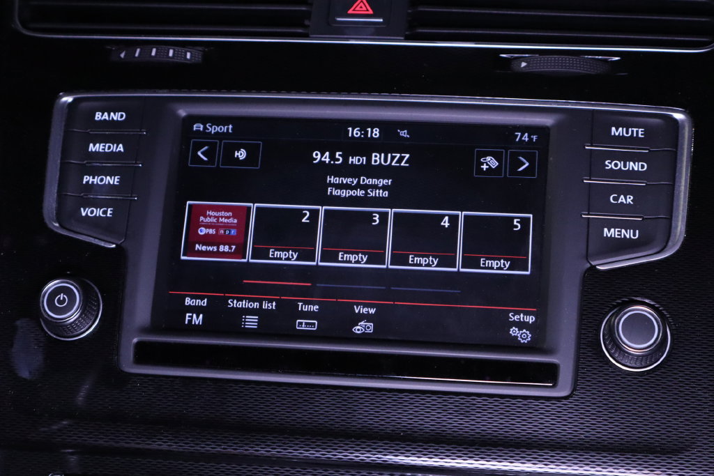 Used 2017 Volkswagen GTI SE FWD image 23