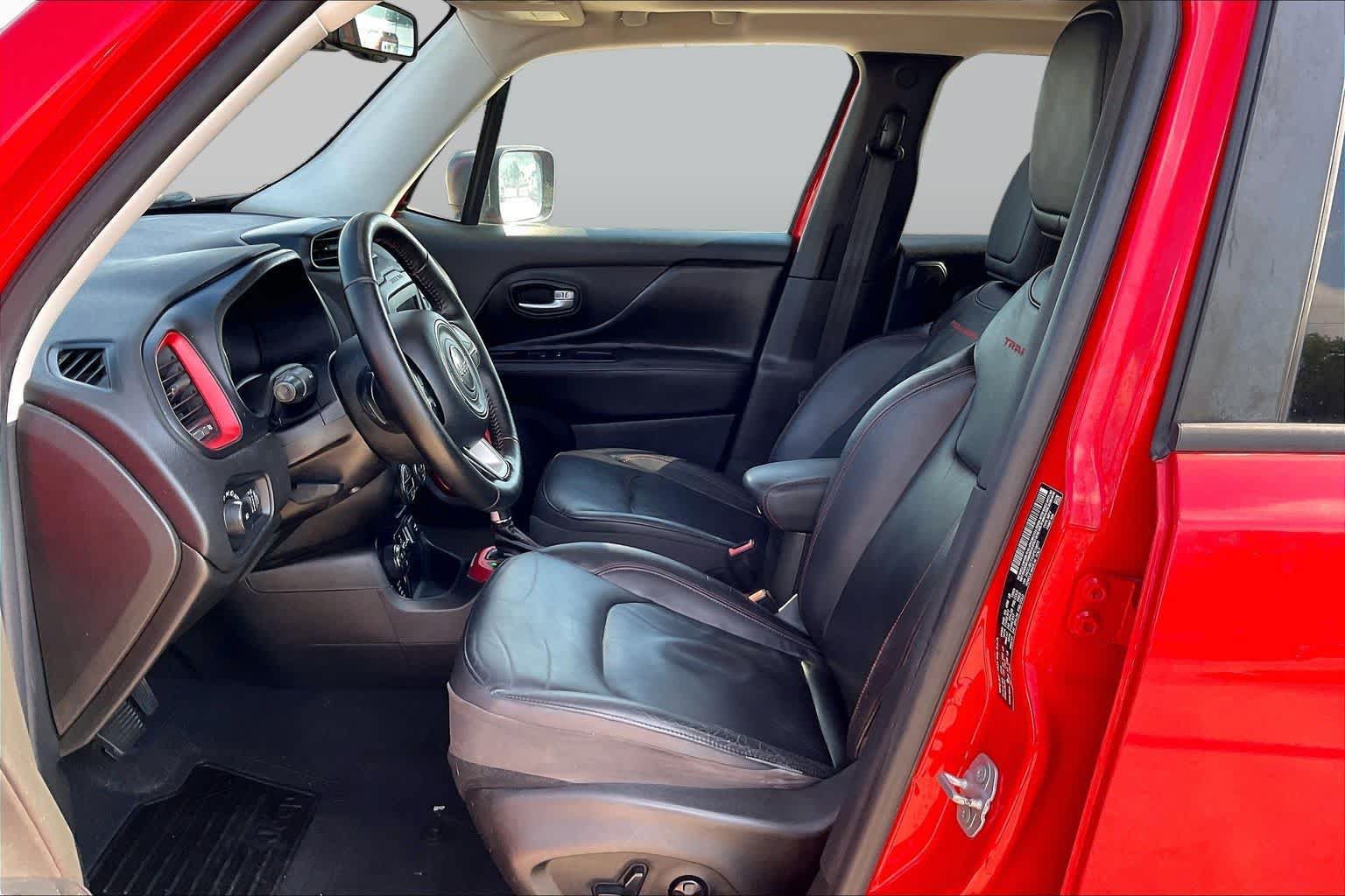 Used 2016 Jeep Renegade Trailhawk w/ Premium Trailhawk Package AWD/4WD image 8