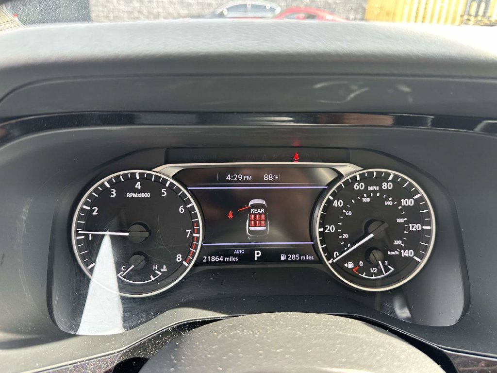 Used 2025 Nissan Pathfinder SV AWD/4WD image 28