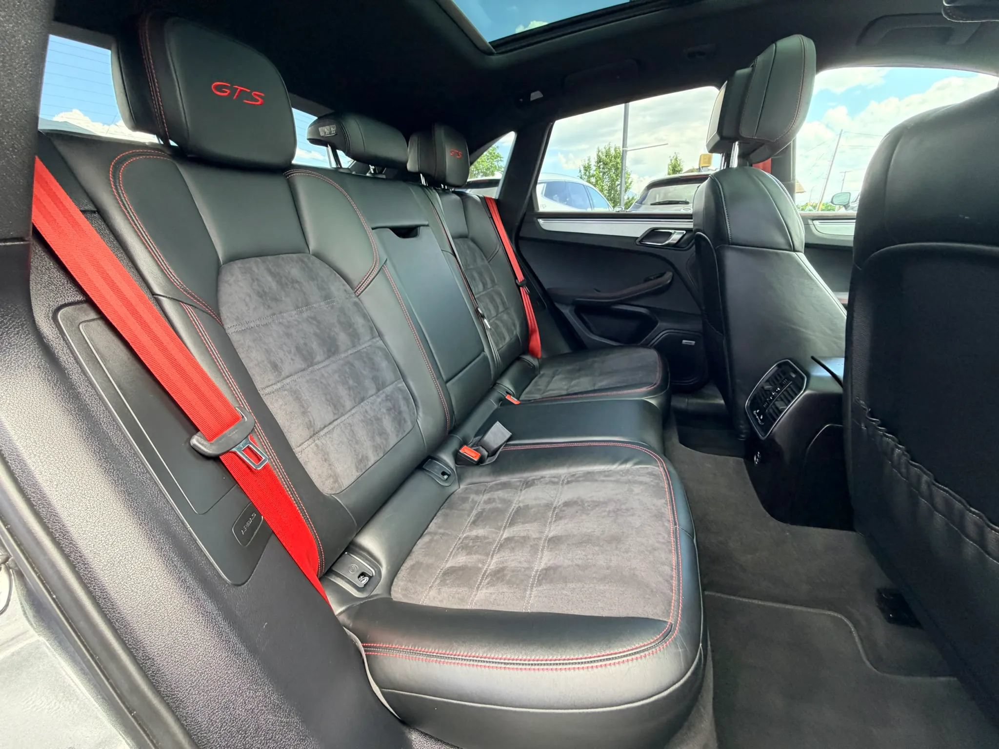 Used 2021 Porsche Macan GTS w/ Sport Chrono Package AWD/4WD image 21