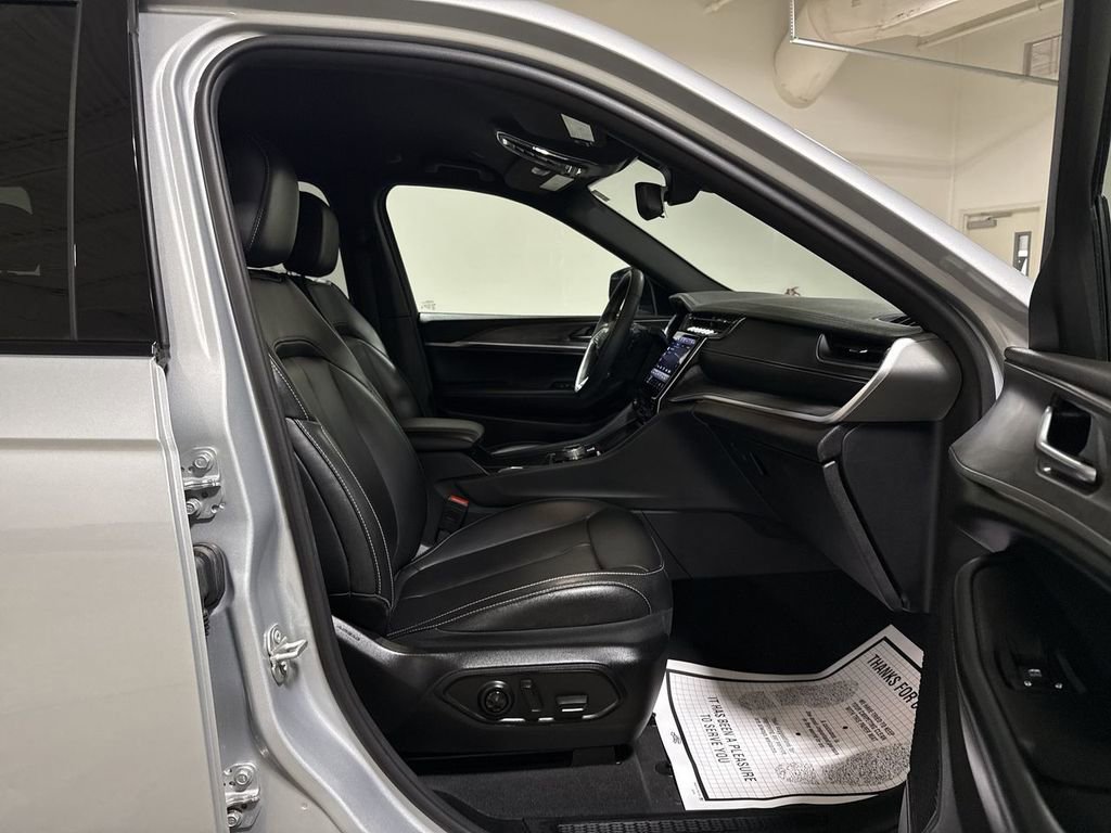 Used 2024 Jeep Grand Cherokee Limited image 22