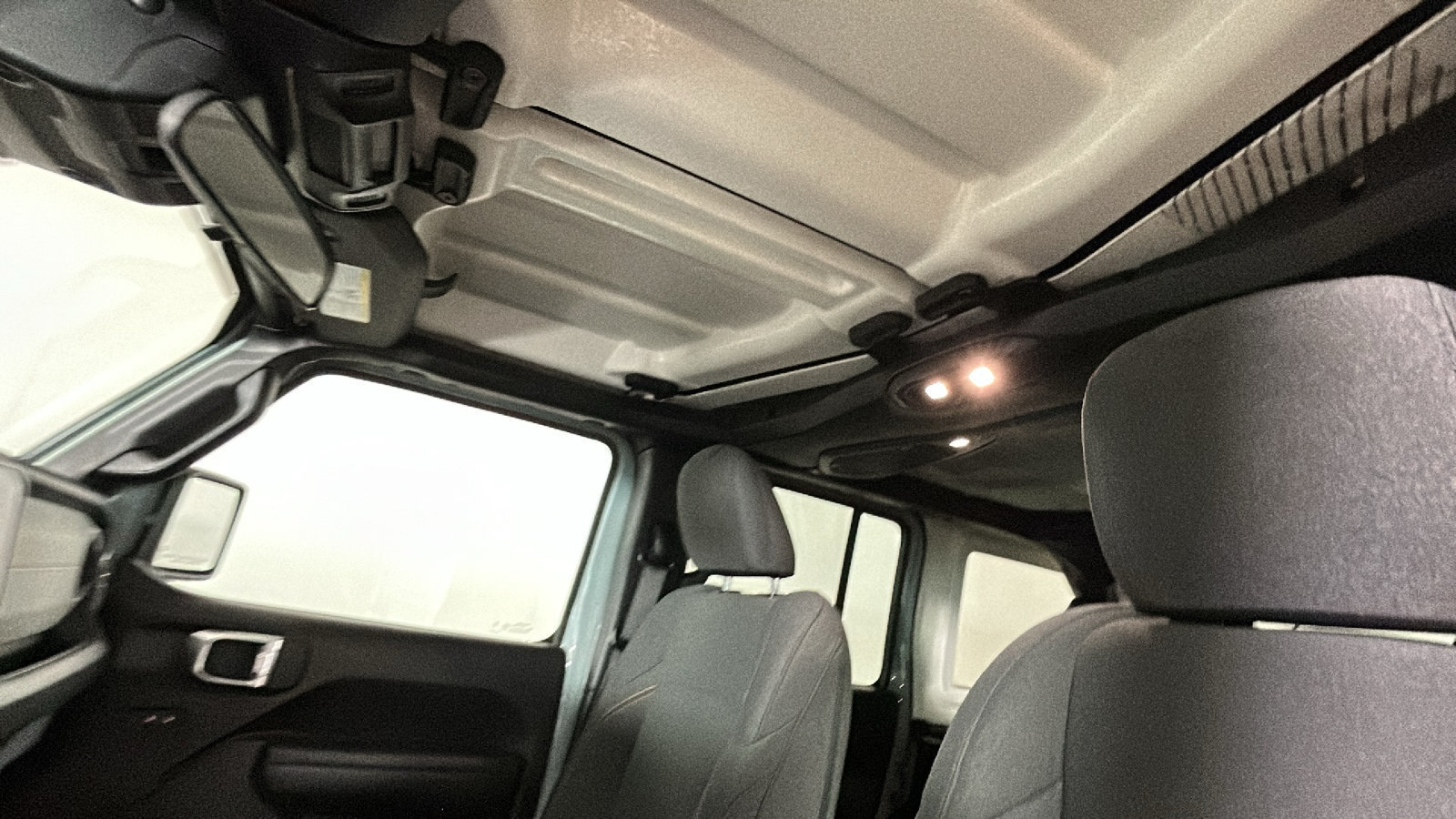 Used 2024 Jeep Wrangler Unlimited AWD/4WD image 13