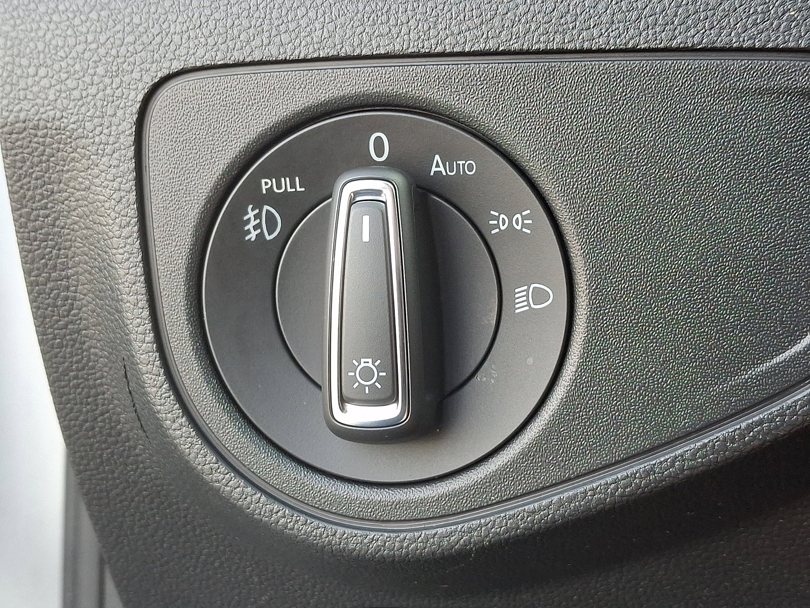 Used 2018 Volkswagen Atlas SEL Premium image 26