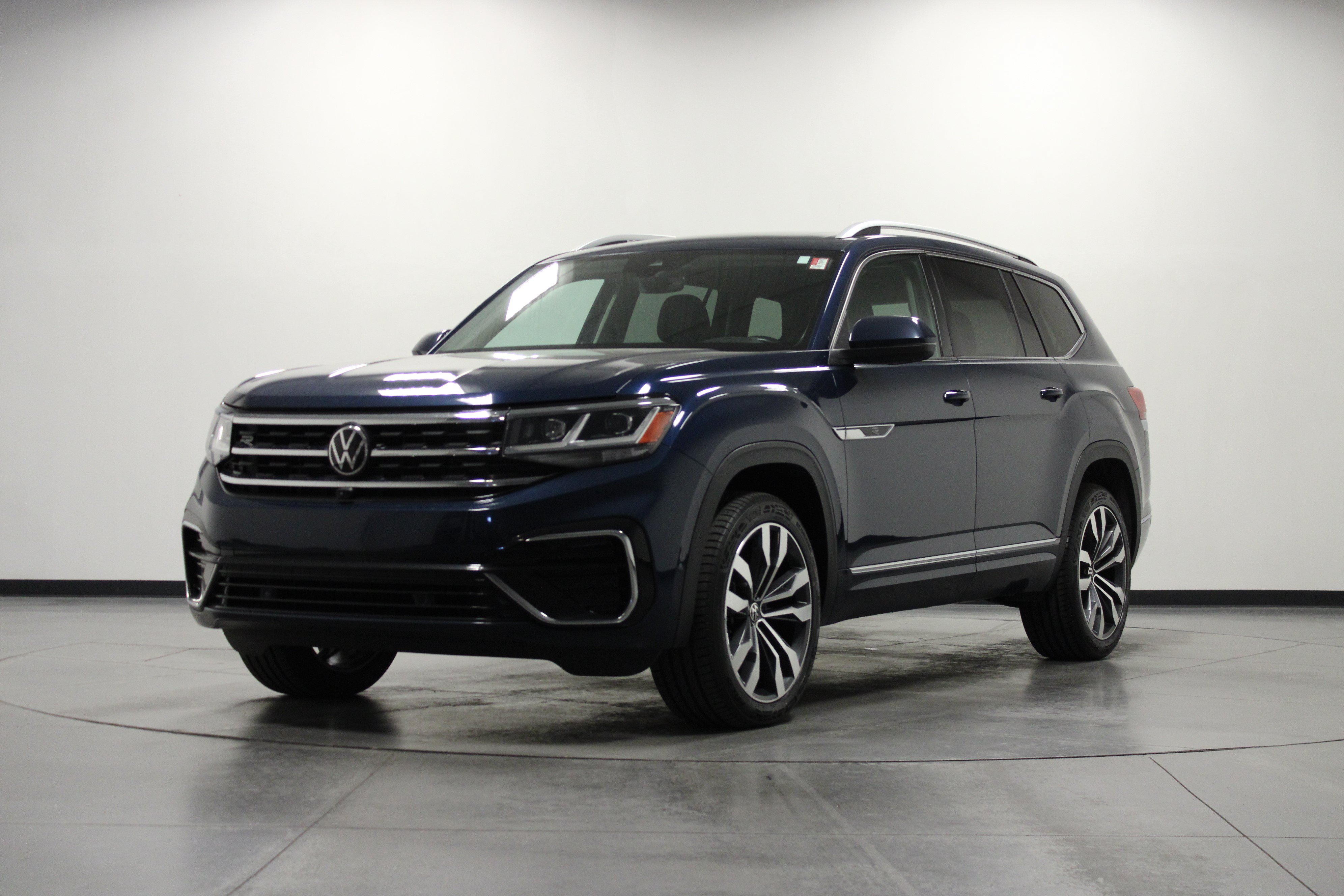 Used 2023 Volkswagen Atlas SEL Premium AWD/4WD image 8