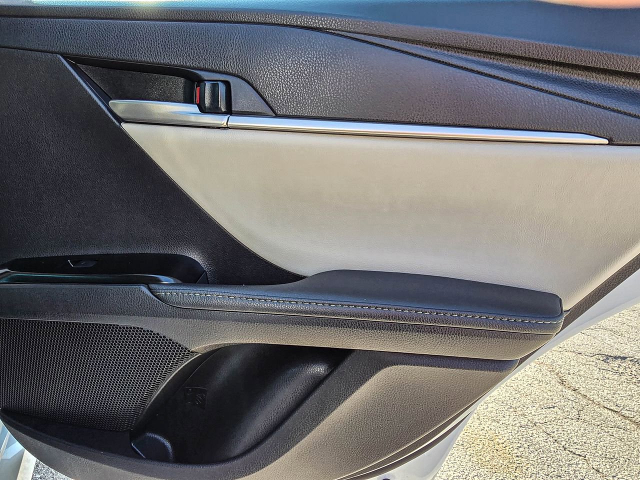 Used 2025 Toyota Camry XLE w/ Premium Plus Package image 38