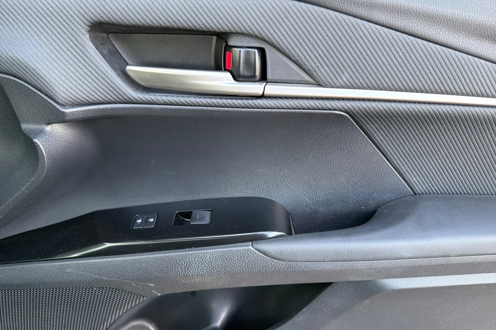 Used 2025 Toyota Camry SE FWD image 21