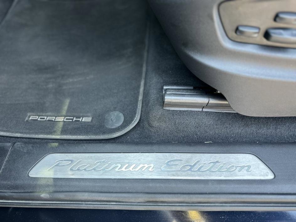 Used 2022 Porsche Cayenne Platinum Edition image 27