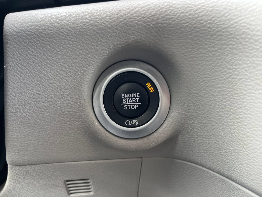 Used 2023 Chrysler Voyager LX FWD image 27