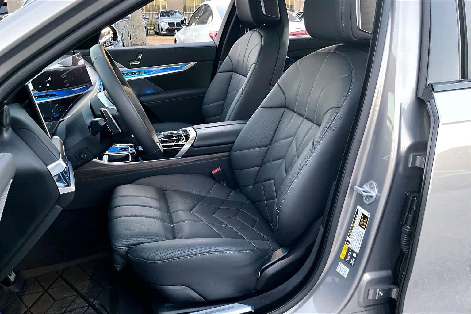 Used 2025 BMW i7 xDrive60 image 7