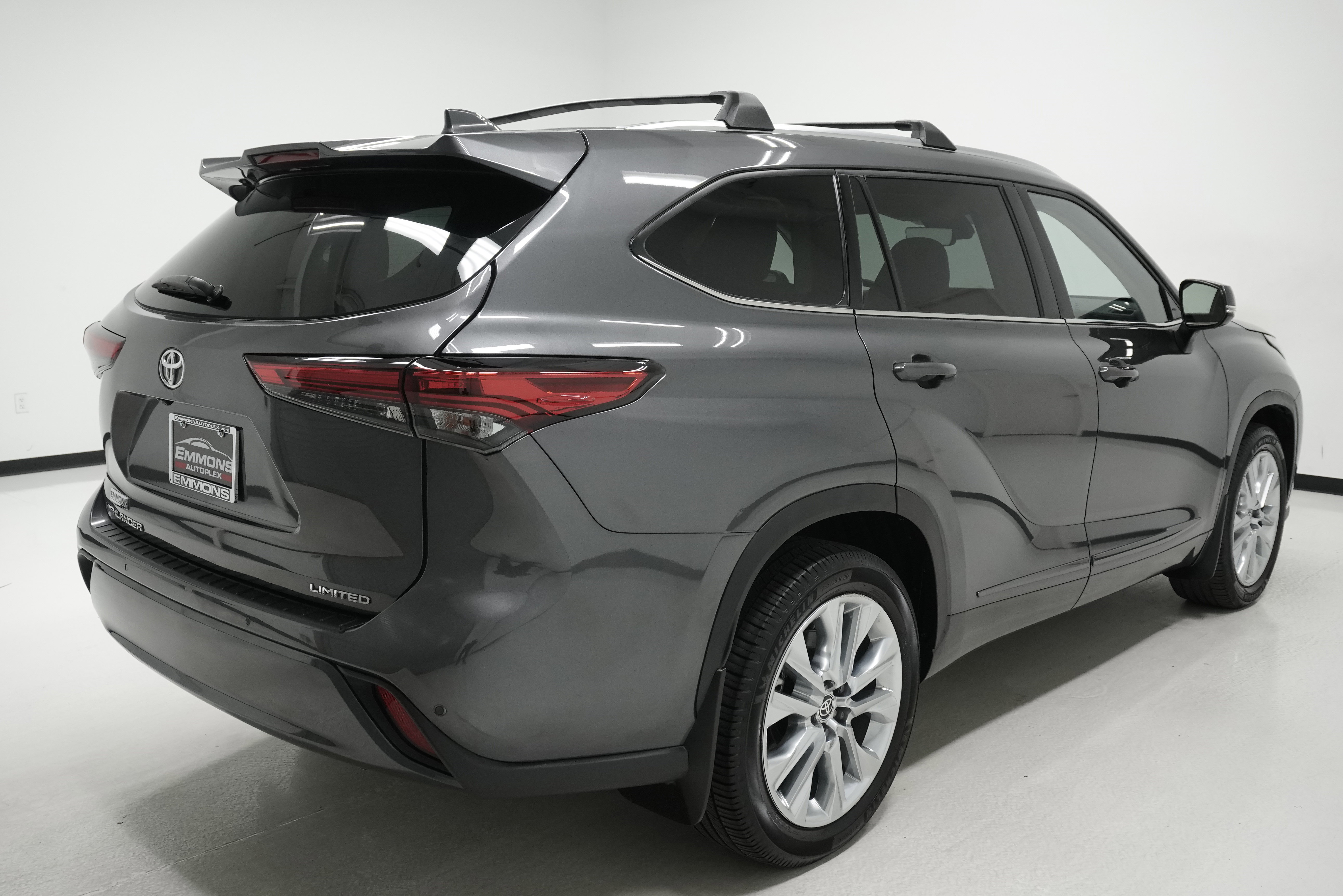 Used 2022 Toyota Highlander Limited image 4