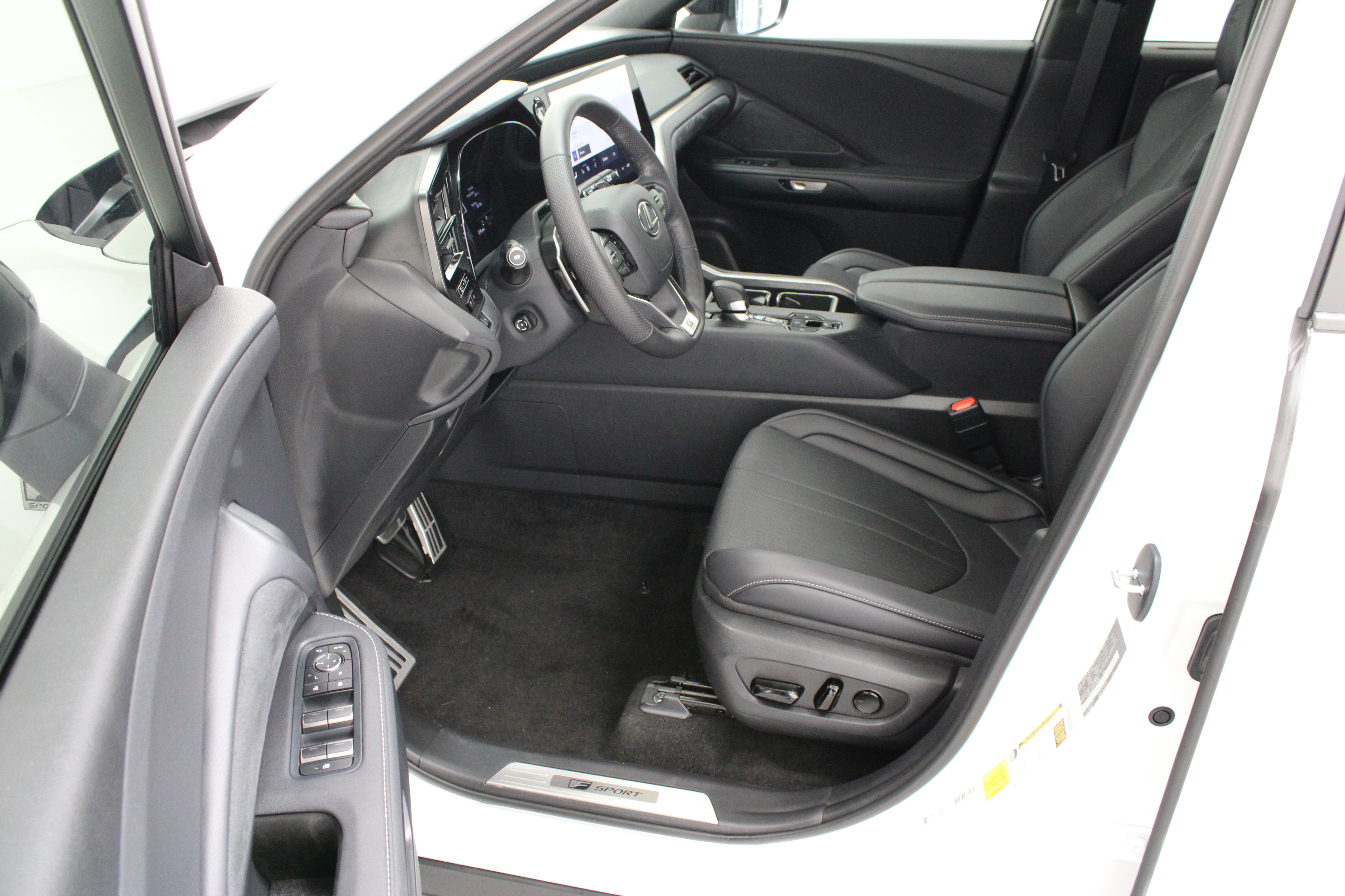 Used 2026 Lexus TX 500h AWD w/ Technology Package image 13