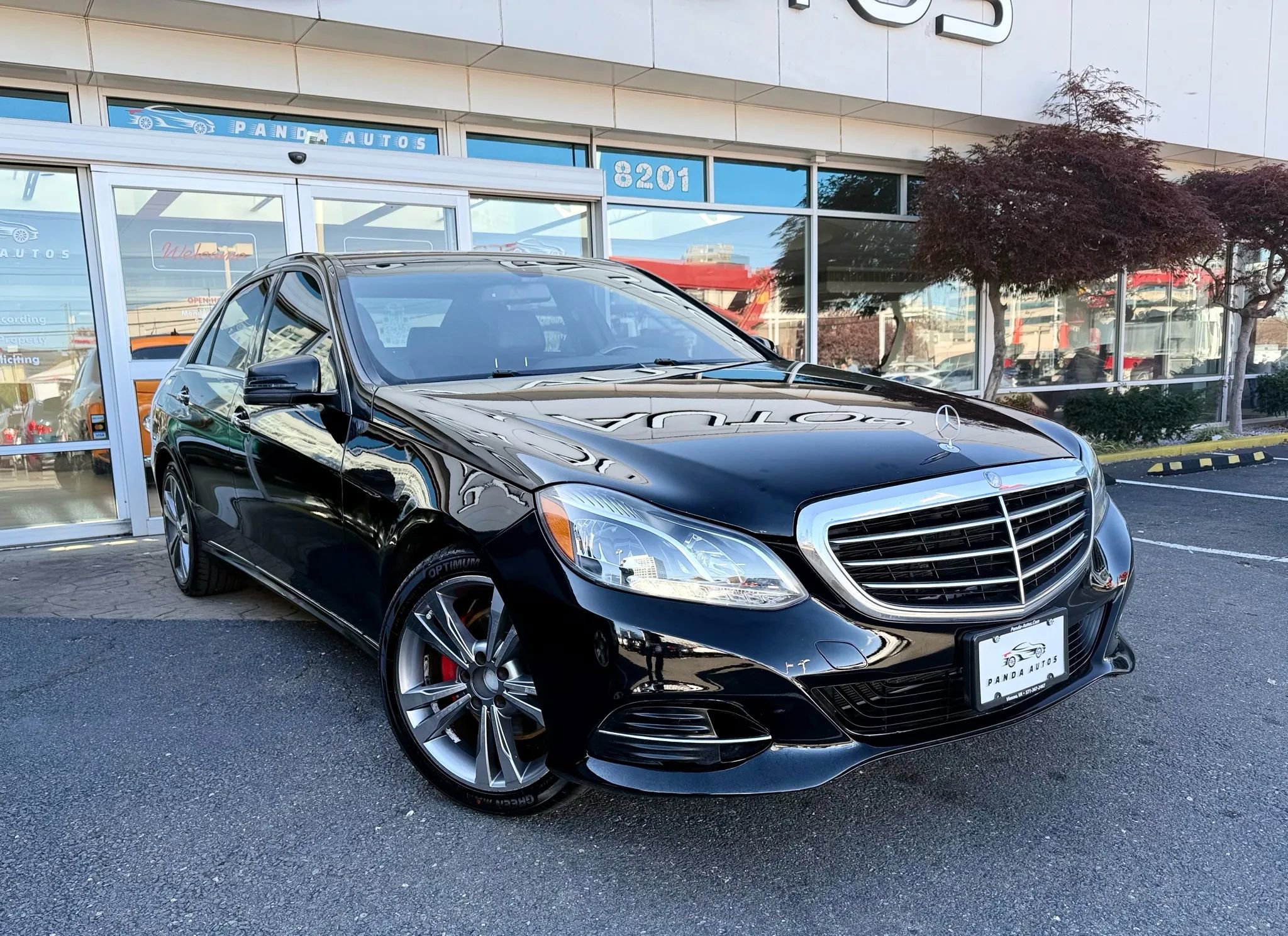 Used 2014 Mercedes-Benz E 350 4MATIC Sedan image 1