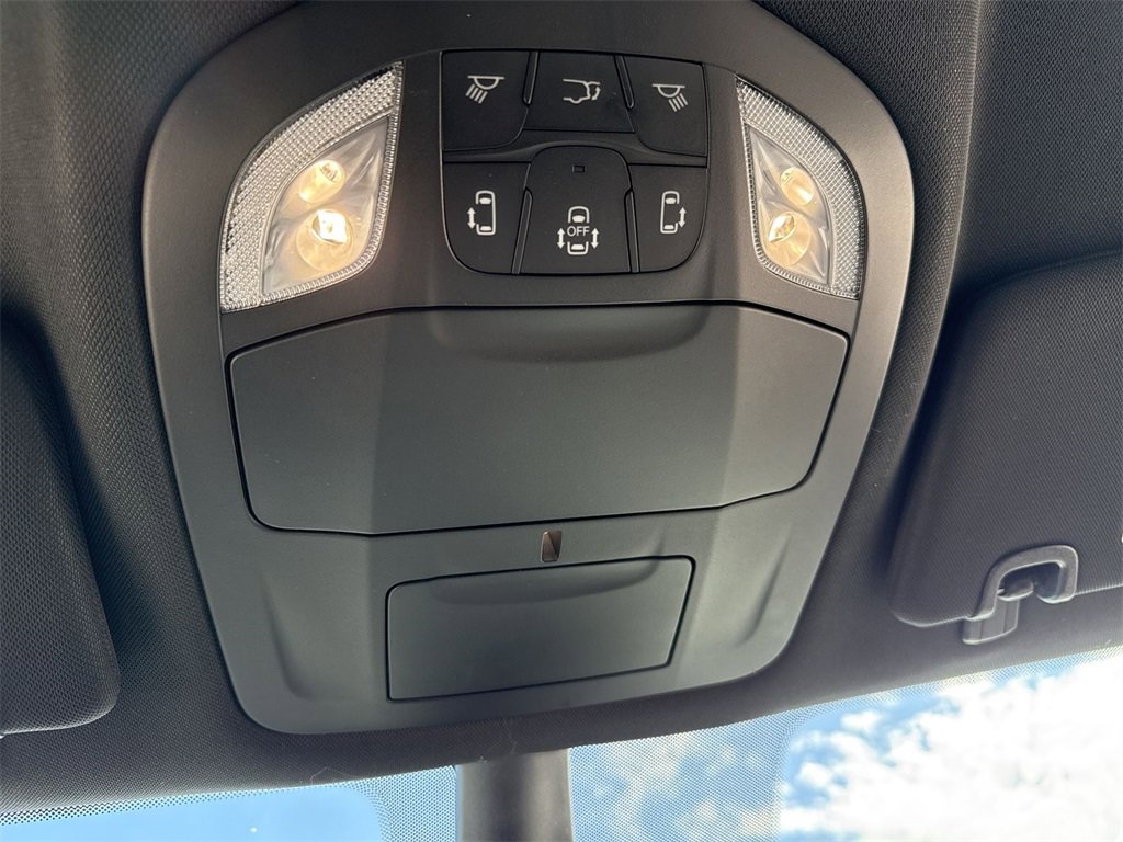 New 2026 Chrysler Pacifica Select image 16