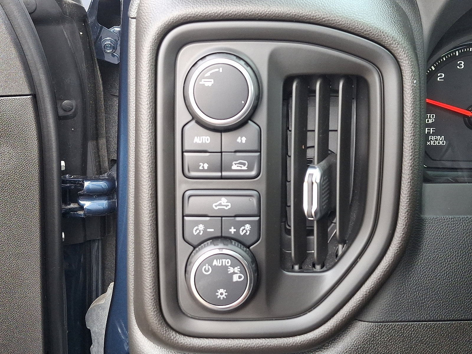 Used 2022 Chevrolet Silverado 1500 Custom AWD/4WD image 26