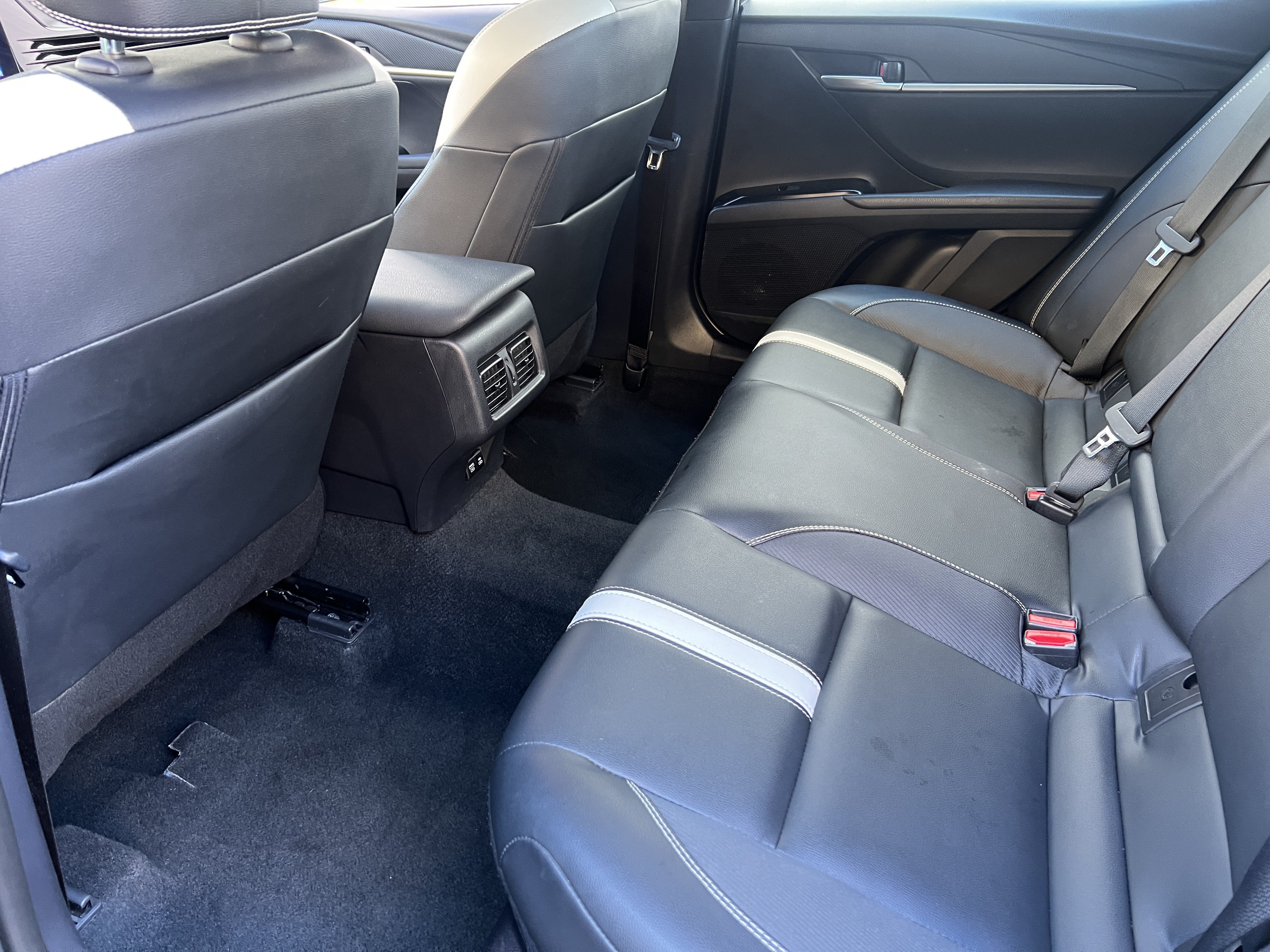 Used 2025 Toyota Camry SE FWD image 14