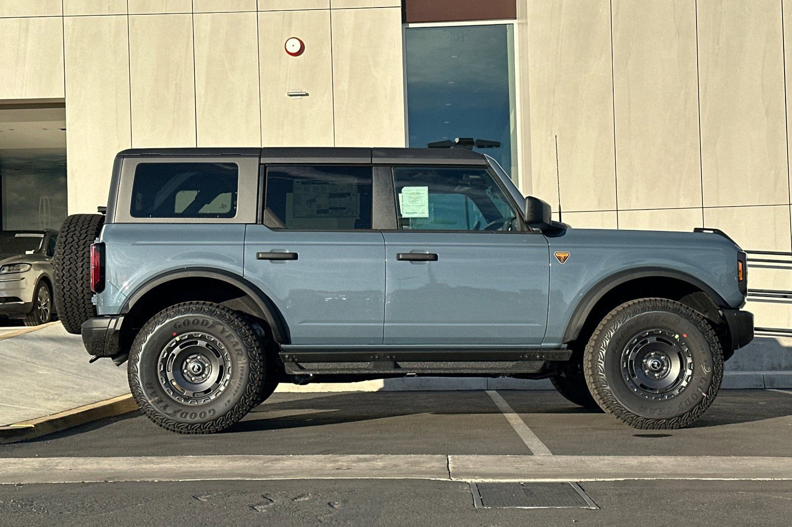 New 2025 Ford Bronco Badlands w/ Sasquatch Package image 2