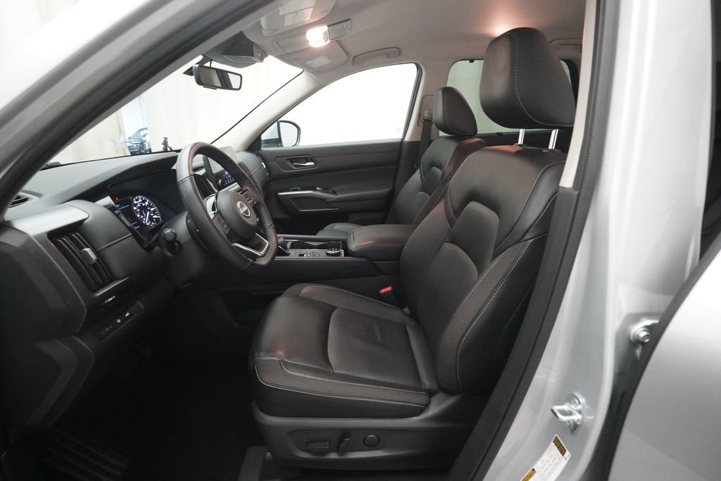 Used 2024 Nissan Pathfinder SL image 7
