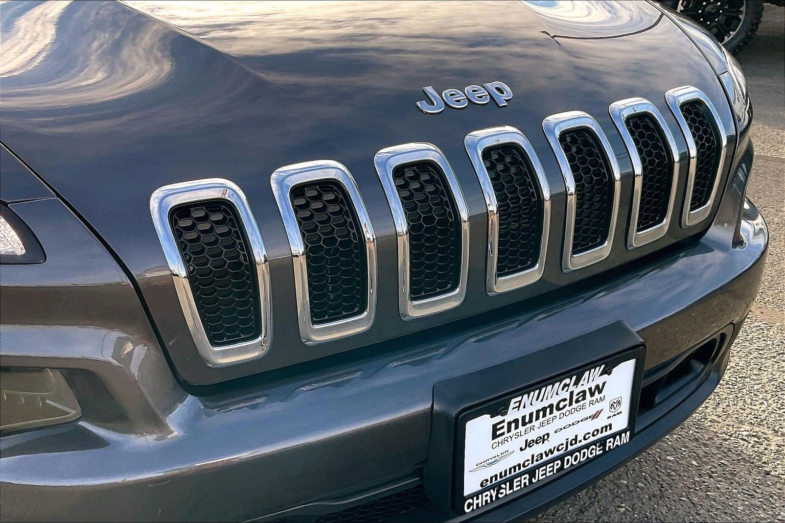 Used 2018 Jeep Cherokee Latitude Plus w/ Comfort/Convenience Group image 29